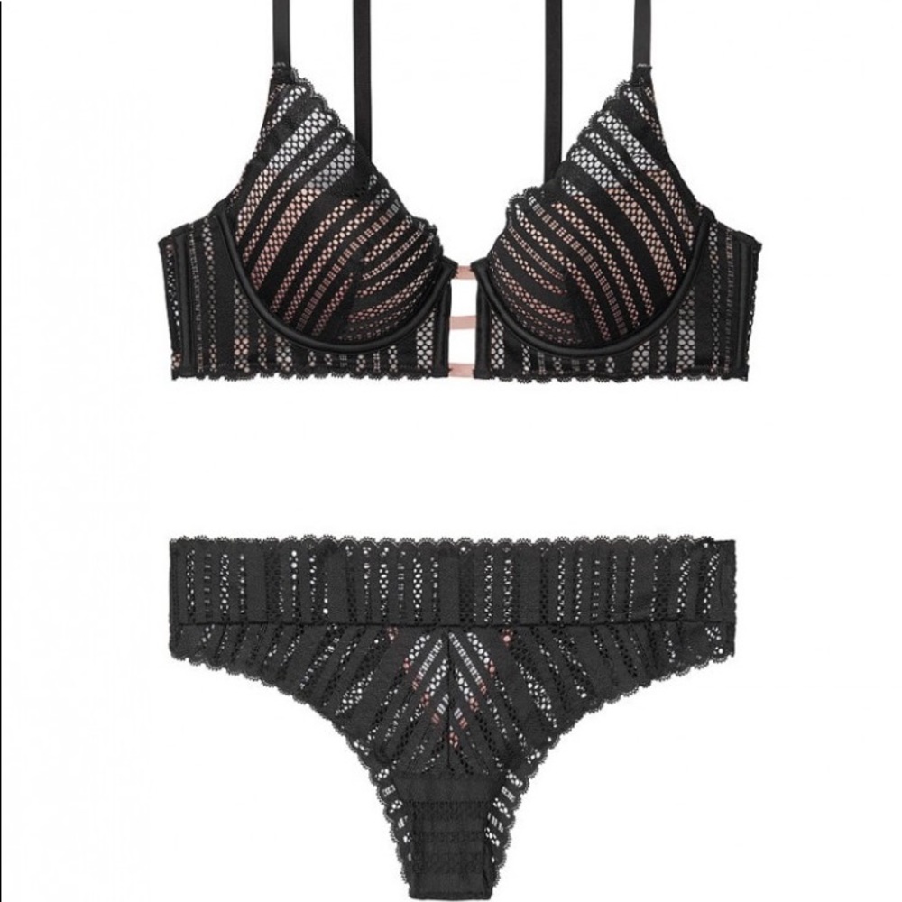 NWOT Victoria’s Secret lined plunge set
